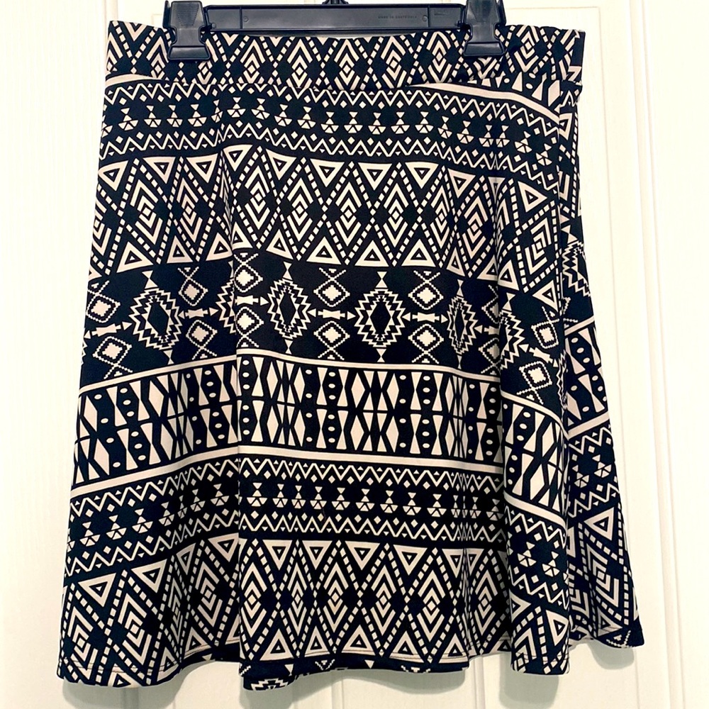 Hype  Black and white Aztec print skirt size XL